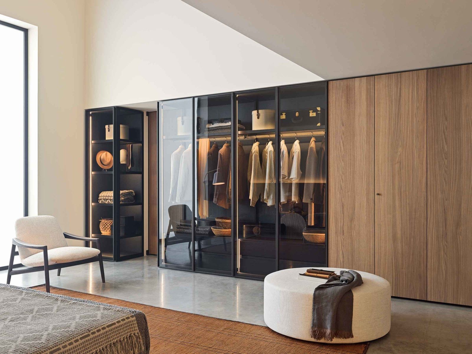 Camera FAinteriors — cabina armadio con ante in vetro
