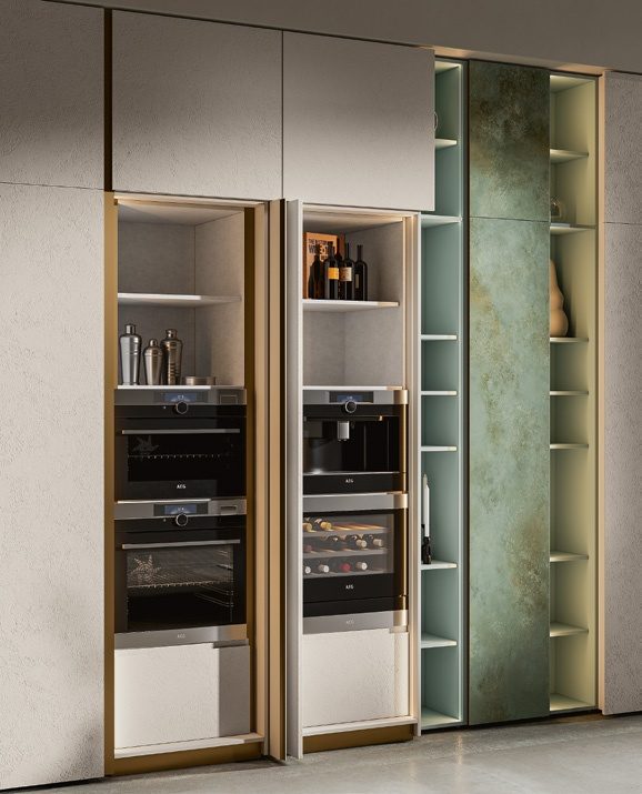 Cucina FAinteriors — colonne forno con boiserie verde