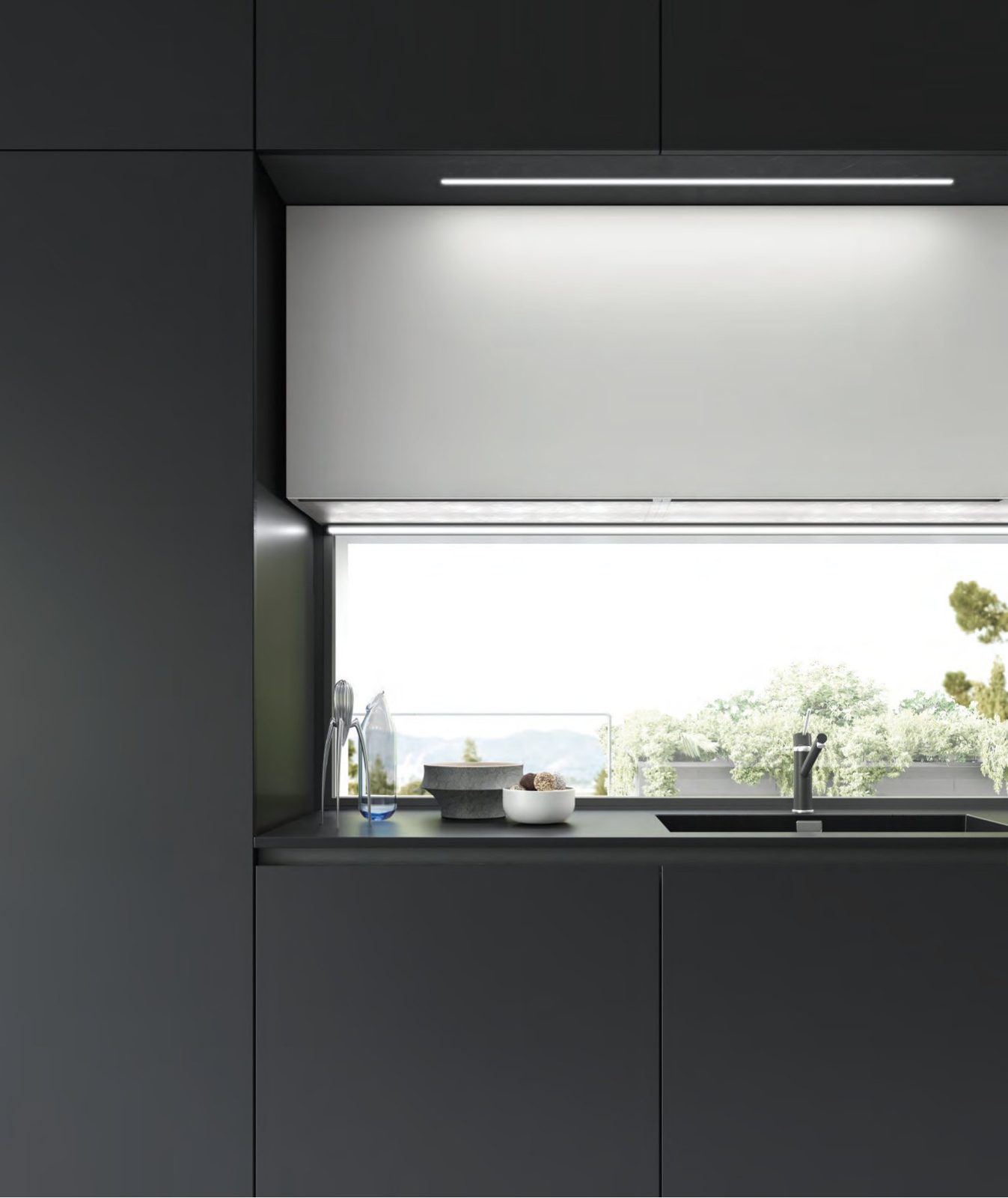 Cucina FAinteriors — finestra a nastro tra i pensili