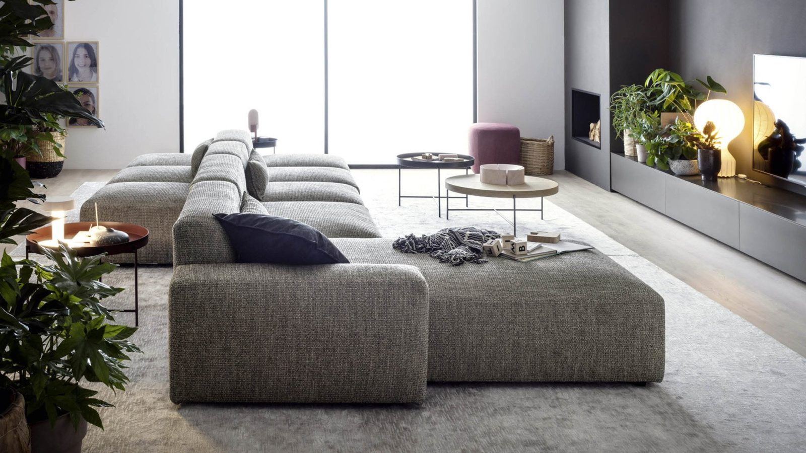 Living FAinteriors — soggiorno con divano componibile grigio