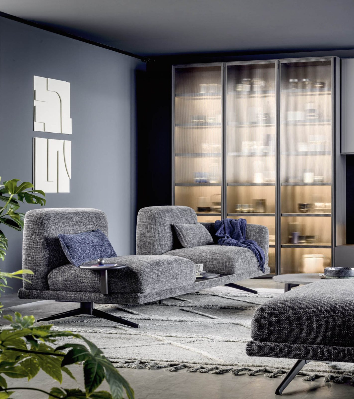 Living FAinteriors — chaise longue e vetrina