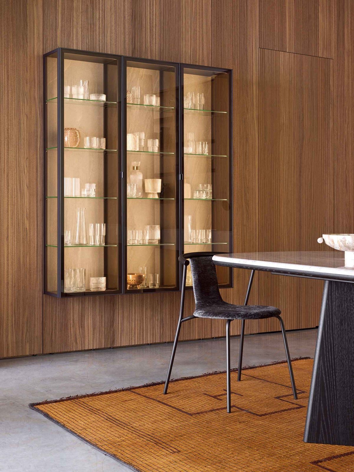 Sala da pranzo FAinteriors — vetrina e tavolo