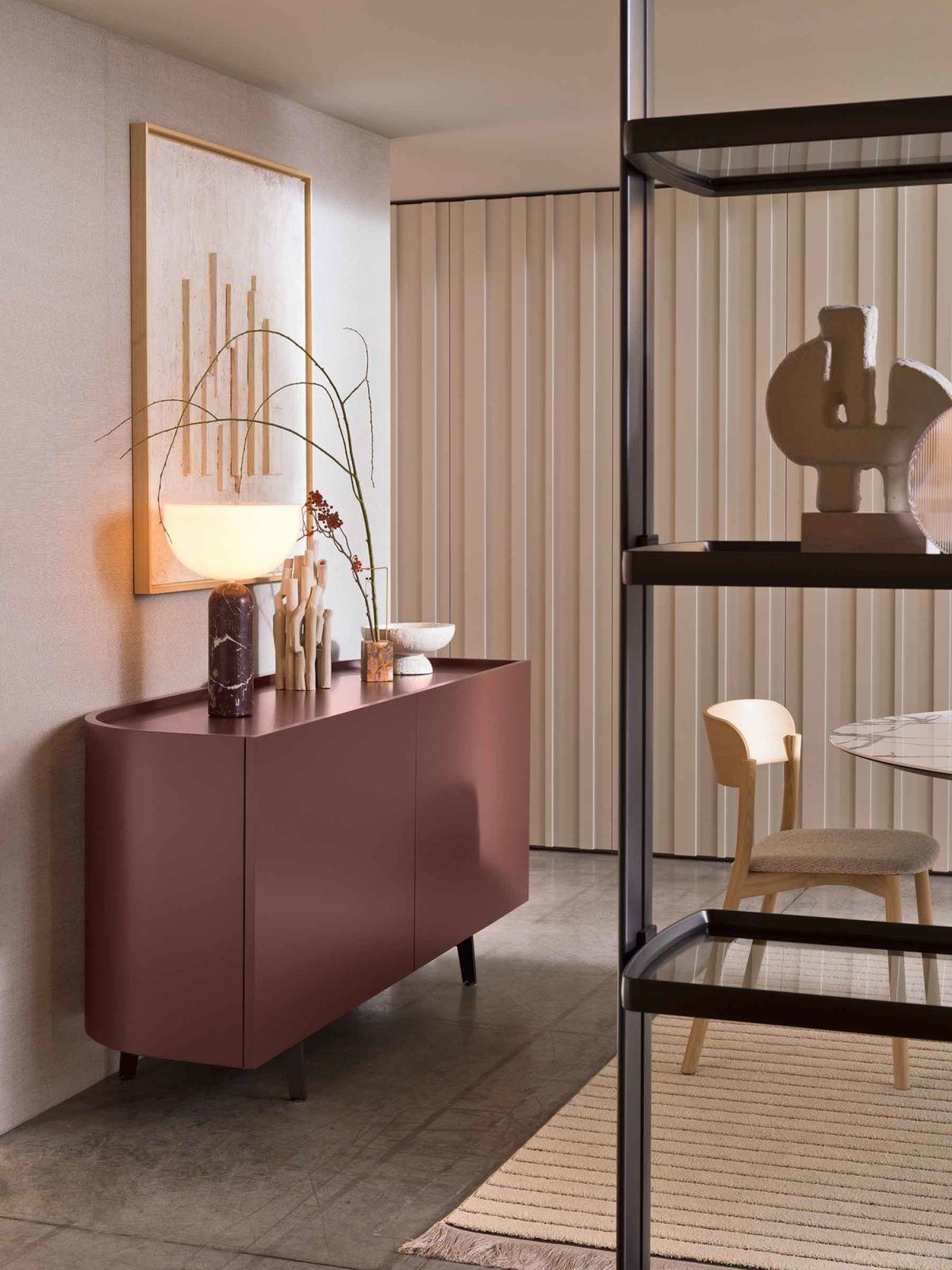 Sala da pranzo FAinteriors — credenza bordeaux